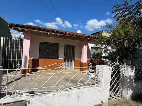 casa en alquiler en Monte Chingolo con patio