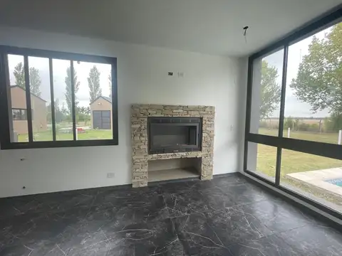 Casa en Venta con 5 cocheras