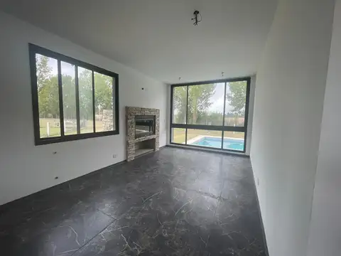 Casa 4 ambientes con 2 baños