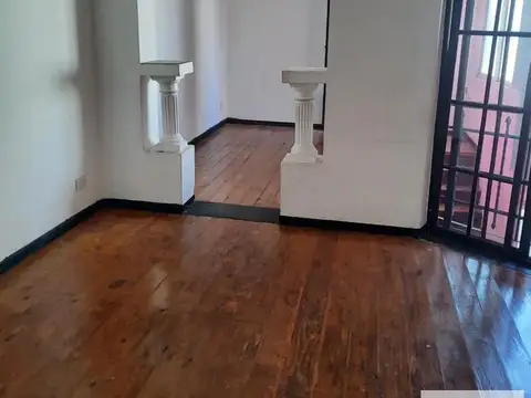 Depto Tipo Casa en Alquiler de 6 ambientes