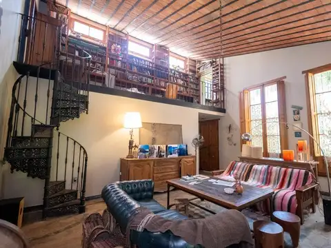 Casa 8 ambientes con 3 baños