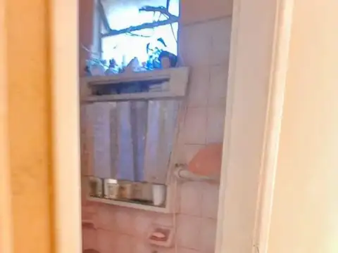 Lote Propio 8.66x26,40 en Flores:Casa+Garage+Local