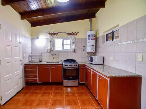 Calle 35 entre 184 bis y 185 4300