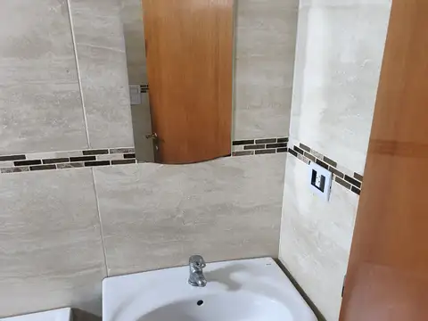 DEPARTAMENTO 1 AMBIENTE CON BALCÓN Y VISTA AL CONTRAFRENTE. AV. MITRE 1660 PISO 10 "C" AVELLANEDA