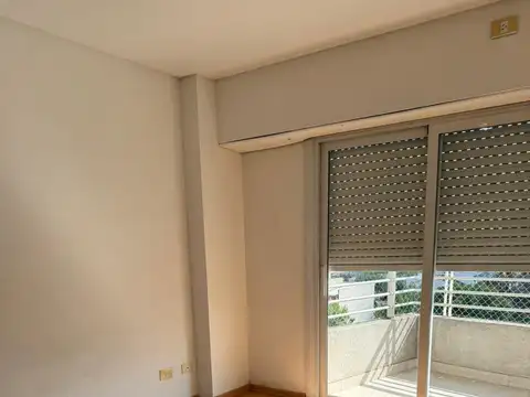ALQUILER. Semipiso de 2 amb con balcón. San Miguel. Paunero 1934