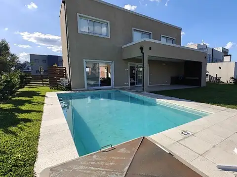 Casa moderna, 3 dormitorios , 1 suite ,  pileta en 2 plantas