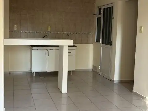 Depto Tipo Casa en Alquiler de 3 ambientes