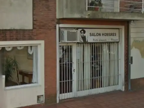 ALQUILER IMPECABLE LOCAL A METROS AV. DE MAYO CON BAÑO Y AIRE ACONDICIONADO