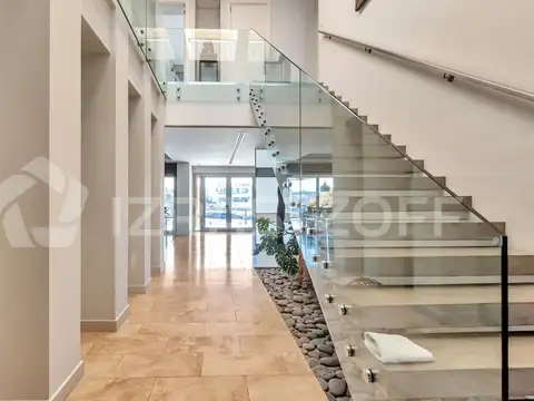 Casa en Venta en Albanueva, USD 2.100.000