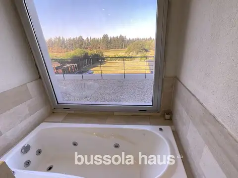 Casa 7 ambientes con 4 baños