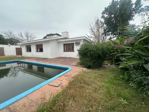 VENTA DE CASA 3 DORMITORIOS BARRIO URCA - APTA CREDITO