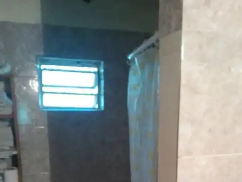 Casa de una planta con amplio jardín – Zona residencial con