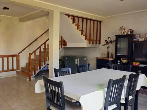 Casa 5 ambientes con 2 baños