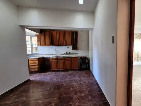 Casa en Alquiler con 3 cocheras