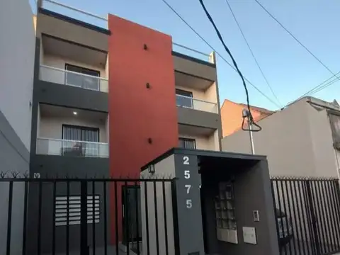 2 AMBIENTES CON GARAGE PATIO Y PARRILLA