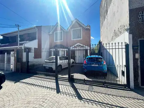 Hermosa casa de cinco ambientes en el centro de Wilde