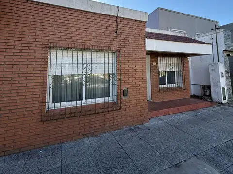 CASA MULTIFAMILIAR en LUZURIAGA