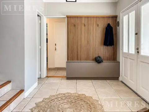 Casa 8 ambientes con 3 baños