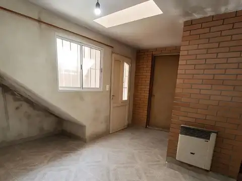 Casa en alquiler - 3 Dormitorios 2 Baños - Lomas de Zamora