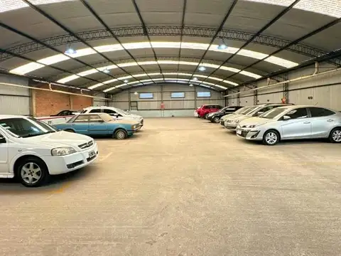 Garage en Venta con 75 Cocheras + 2 Locales en Venta