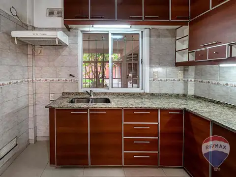 CASA EN VENTA 5 AMB + DEPTO BUEN ACCESO MORENO.