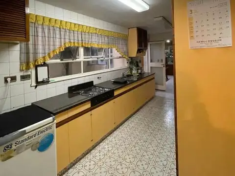 Granaderos 100, Piso 1°