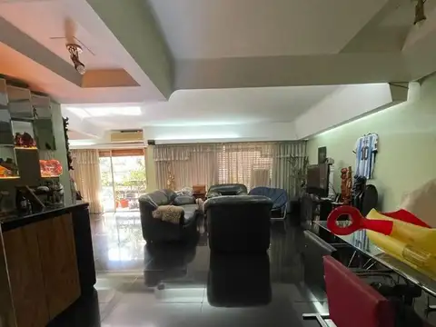 Granaderos 100, Piso 1°