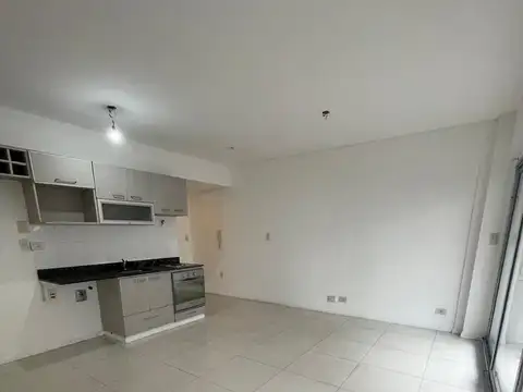 Departamento en Alquiler en Parque Chacabuco, $ 600.000