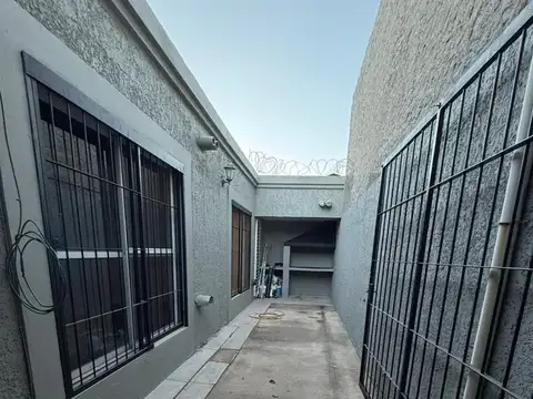 Casa 7 ambientes con 1 baño