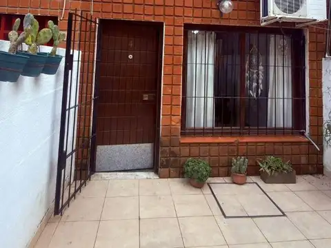 DUPLEX INTERNO CON 2 DORMITORIOS, PATIO Y PARRILLA.