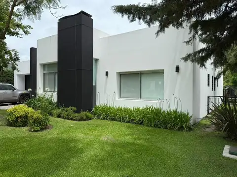 Casa 4 ambientes con 3 baños