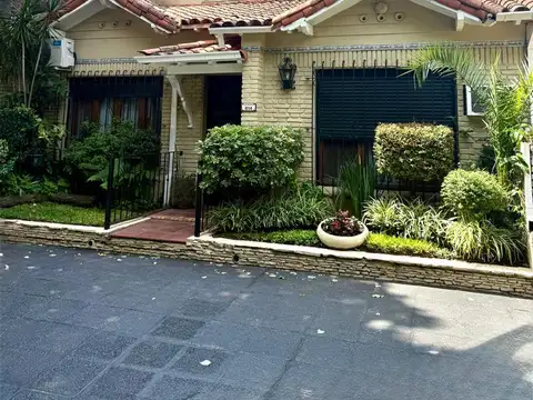 IMPECABLE CASA,  A METROS DEL HIPODROMO, 3 dorm (2 en P.B.), 2 BAÑOS, PATIO Y TERRAZA