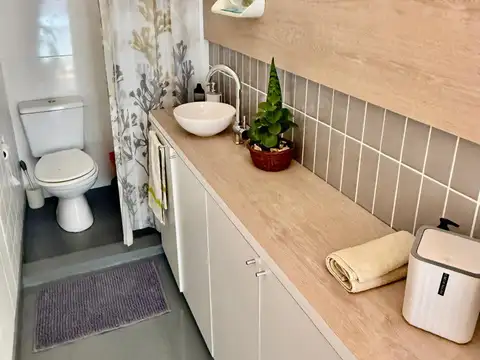 IMPECABLE CASA,  A METROS DEL HIPODROMO, 3 dorm (2 en P.B.), 2 BAÑOS, PATIO Y TERRAZA