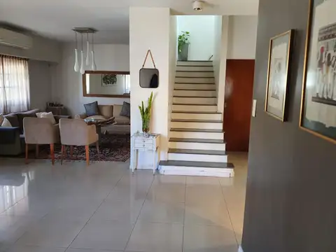Casa en Alquiler de 3 dormitorios