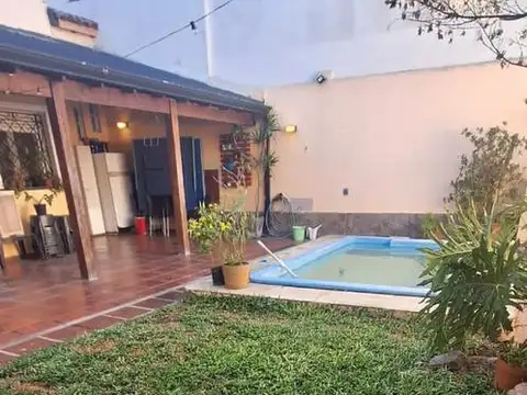 Casa 7 ambientes con 2 baños