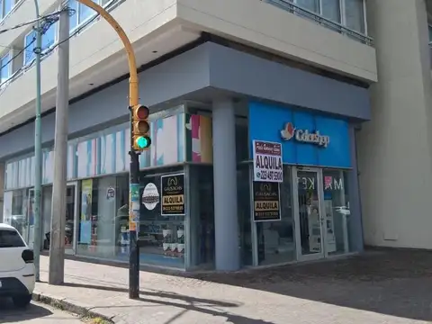 Importante LOCAL en esquina en alquiler