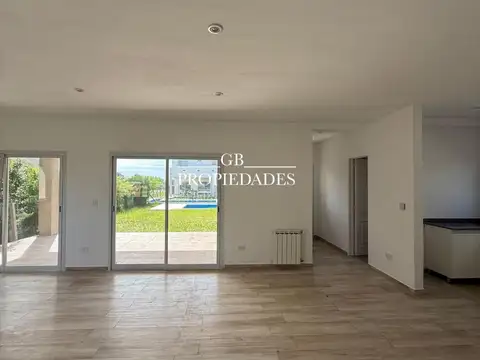 Venta de Casa 4 AMBIENTES en Santa Lucía, Pilar
