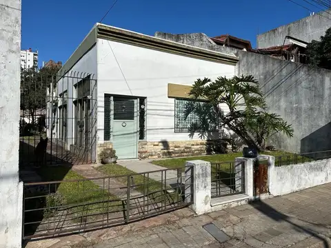 villa sarmiento, casa tipo chorizo a reciclar