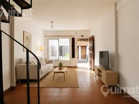 60,59 M2 VENTA DUPLEX 3 AMBIENTES CON PATIO COMPLEJO CASTELAR NORTE APTO CREDITO