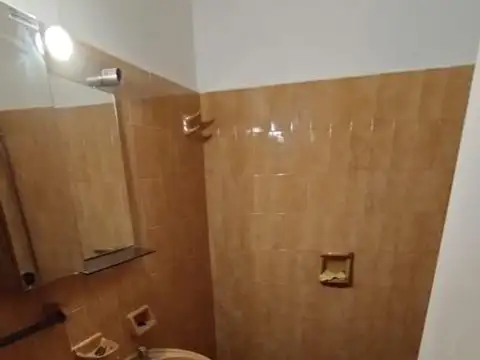 Depto Tipo Casa en Alquiler en Caseros, $ 680.000