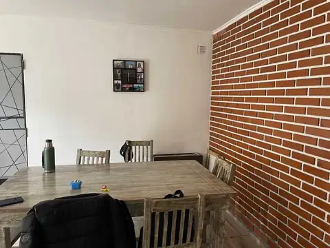 Casa 3 ambientes con 2 baños