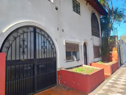 Coronel Manuel Dorrego e/ Bartolomé Mitre y Valentín Alsina