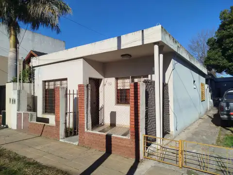 Casa en PH al frente a 50 mts de importante avenida - APTO CREDITO BANCARIO