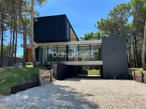 Casa en Venta en Villarobles, USD 480.000