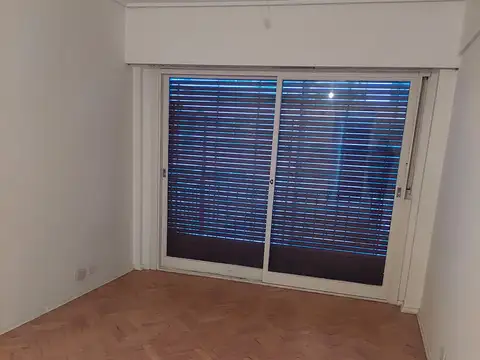 3 ambientes a la calle con balcon