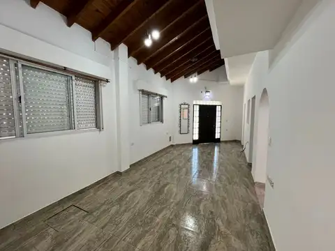 Casa 4 ambientes con 1 baño