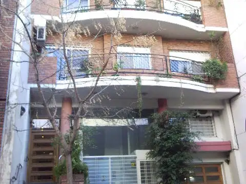 EXCELENTE SEMI PISO 2 AMBIENTES CON BALCON