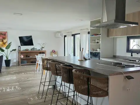 Casa 5 ambientes con 2 baños