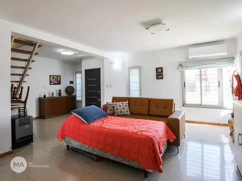 Casa en Venta con 3 cocheras