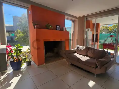 Casa 8 ambientes con 1 baño